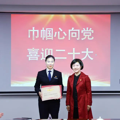 市婦聯(lián)、市總工會領(lǐng)導(dǎo)來集團(tuán)授牌公交巾幗事業(yè)再迎盛事