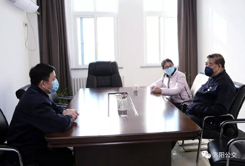眾志成城、共克時(shí)艱——團(tuán)市委向公交一線捐贈(zèng)疫情防控物資