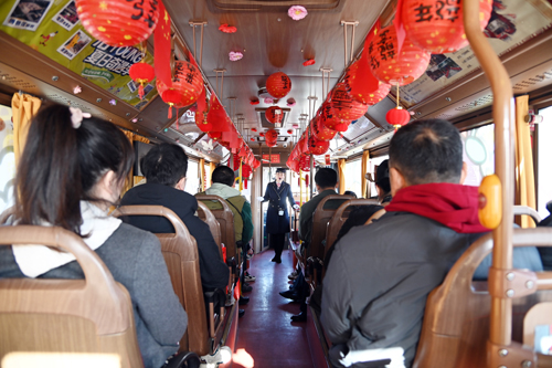 慶祝建司70周年！洛陽公交集團邀請市民代表“零距離”探秘公交03.JPG