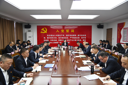 打好“收官戰(zhàn)” 謀好“開局篇”！洛陽公交集團召開11月董事長月調(diào)度會02.JPG